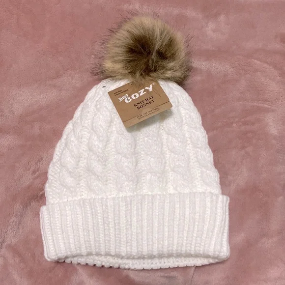 White tuque - Picture 1 of 3